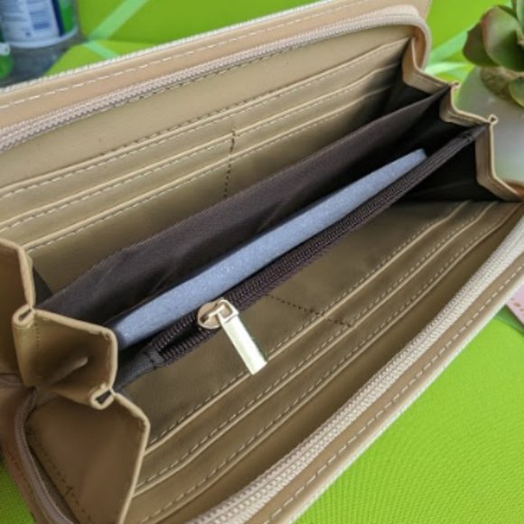 HonP-Z Giraffe with Bowtie Zip-Around Wallet [NWT] - Picture 6 of 7